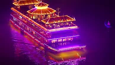 4k实拍重庆夜景夜晚下的邮轮客轮视频的预览图